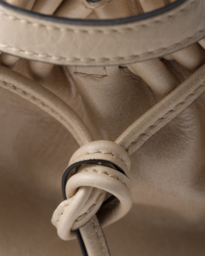 Medium leather handbag